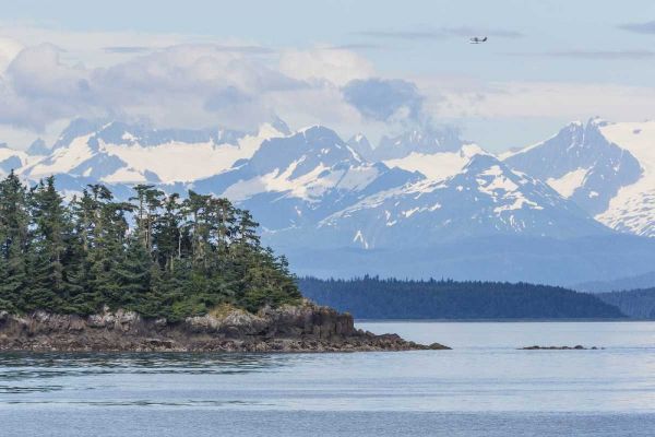 USA, Alaska Air taxi flying over landscape